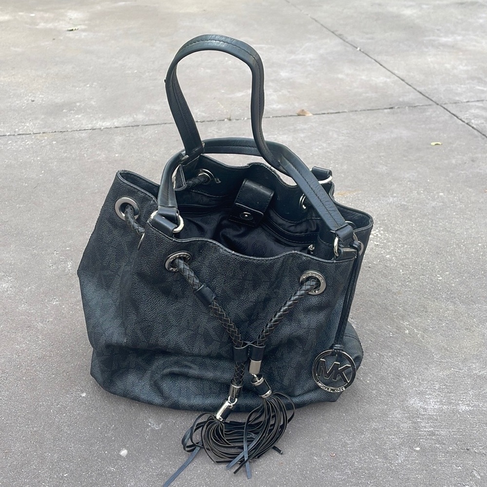 GUC Michael Kors big bag snap closure